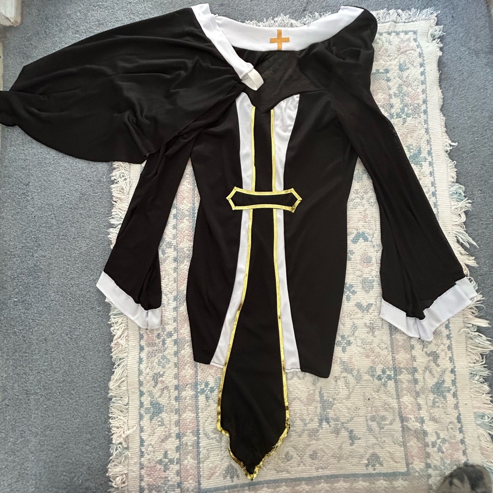 Nun costume